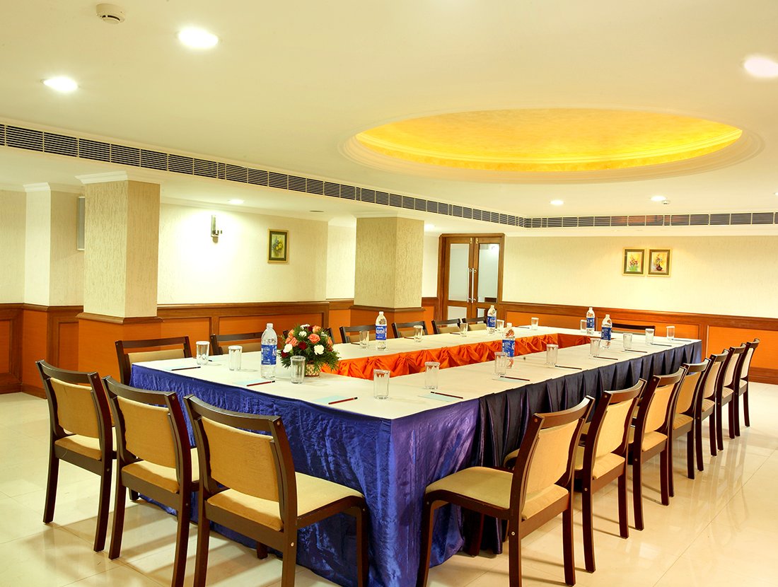 Resorts in alleppey with swimming pool
